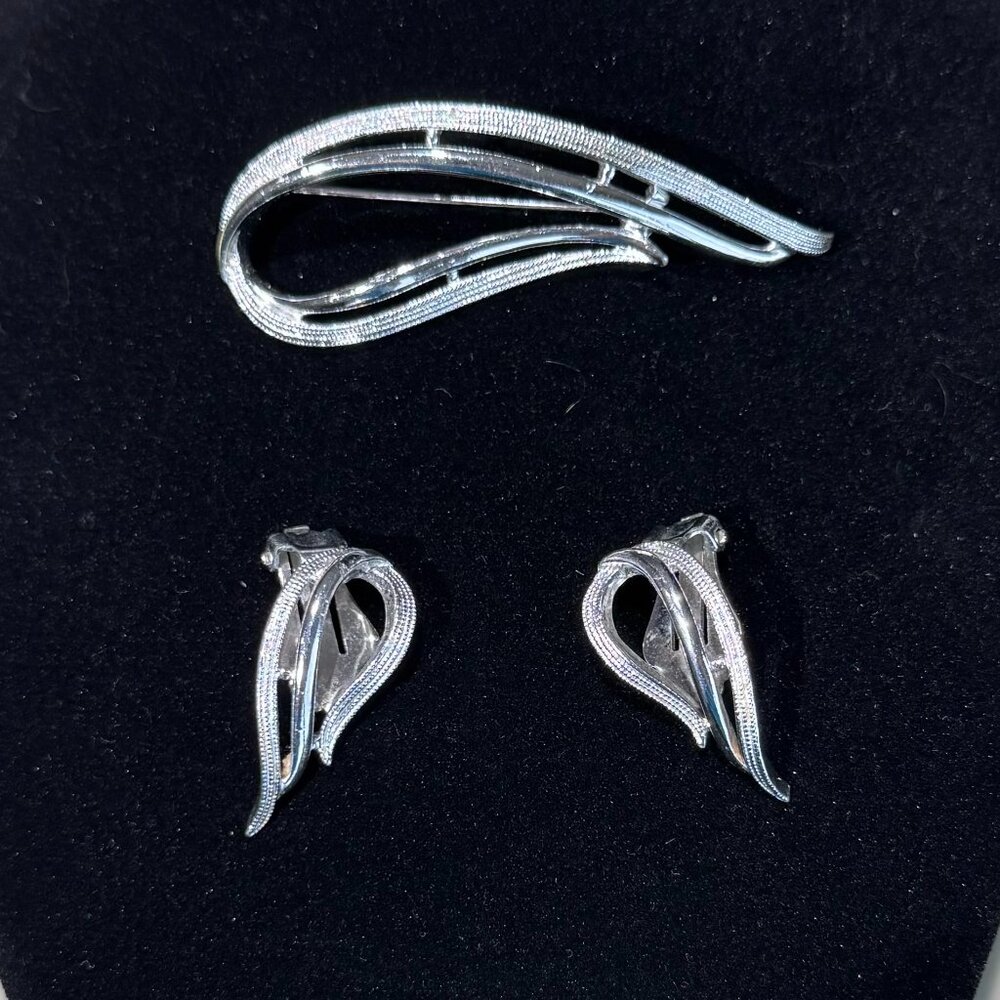 Vintage Sarah Coventry "Stunning" Demi Parure Brooch & Clip-On Earrings Set 1958